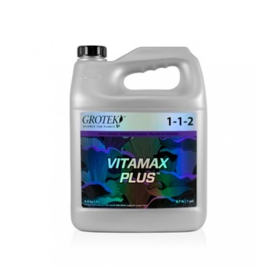 Recipiente cinzento de plástico com rótulo colorido e texto Vitamax Plus da marca Grotek.