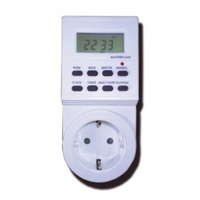 Temporizador digital branco com visor LCD e tomada tipo europeu