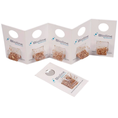 Cartões brancos com amostras da Bioline Agrosciences e recorte oval.