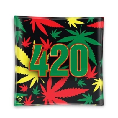 Prato quadrado decorativo com folhas coloridas e número 420