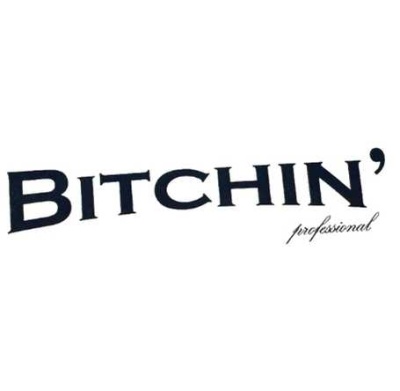 Texto BITCHIN grande e professional pequeno num fundo branco