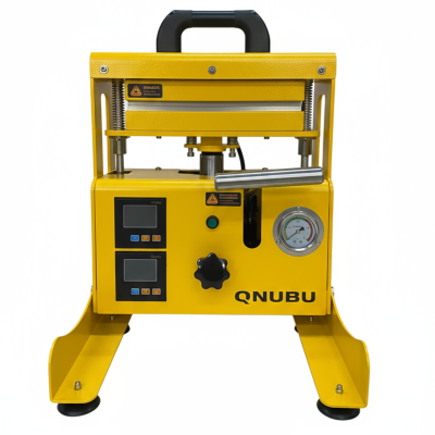 máquina industrial amarela com ecrãs digitais e manómetro QNUBU