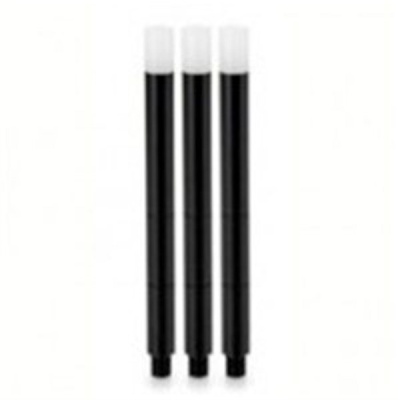 Três tubos de tinta pretos com tampas brancas em fundo branco