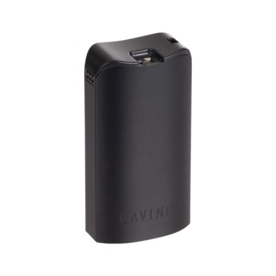Carregador portátil preto com porta USB e DAVINCI gravado