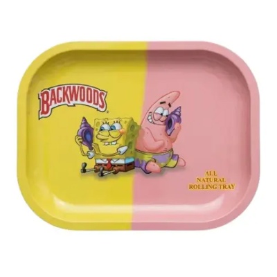 Tabuleiro colorido com Bob Esponja e Patrick, texto BACKWOODS e ALL NATURAL ROLLING TRAY.