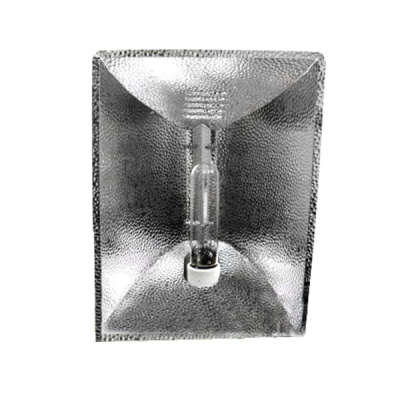Refletor metálico quadrado com lâmpada tubular no centro