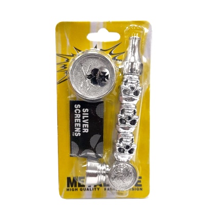 Conjunto de metal prateado para fumar com decoração de caveiras