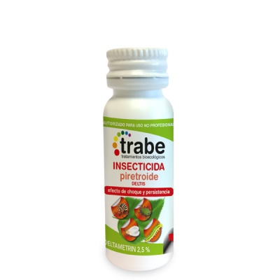 Frasco plástico branco com rótulo verde e branco de insecticida Trabe