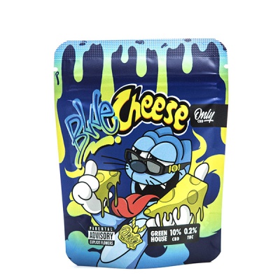 Embalagem colorida Blue Cheese Only CBD com personagem azul segurando queijo.