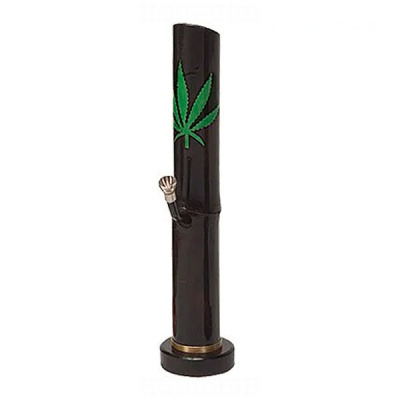 Cachimbo bong preto com folha de cannabis verde