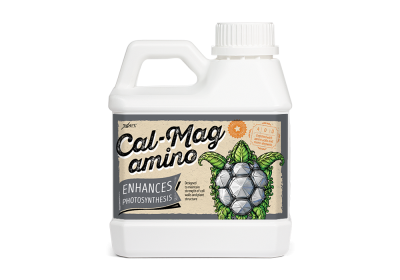 Frasco branco agrícola com rótulo Cal-Mag amino e tartaruga geométrica