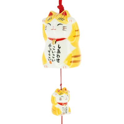 Móbile com dois gatos da sorte Maneki-neko em cerâmica com padrão castanho e branco