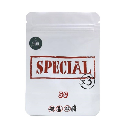Embalagem branca com fecho marcada com SPECIAL, selo THE CBD LOOK, 5G, x3 e ícones de advertência.