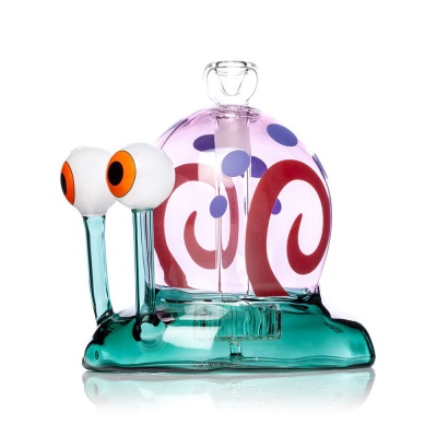 Objeto em vidro em forma de caracol colorido com olhos grandes