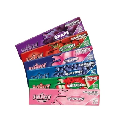Cinco caixas coloridas de papéis para enrolar da marca JUICY JAYS com diferentes sabores e embalagens variadas.
