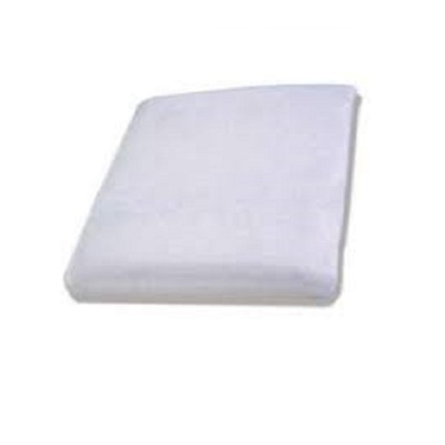 Colchão branco de espuma com contornos arredondados