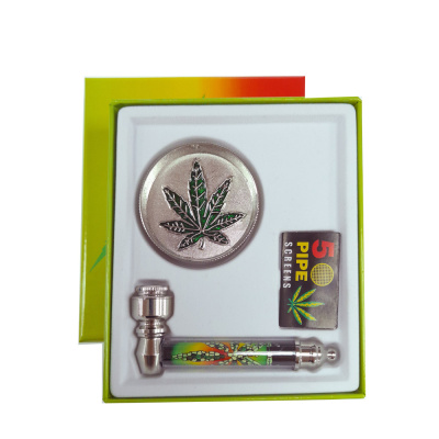 Conjunto para fumar com triturador, cachimbo e filtros decorados com folhas de Cannabis