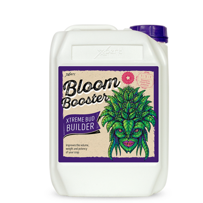 Recipiente plástico branco com rótulo roxo e bege, texto Bloom Booster e imagem estilizada verde