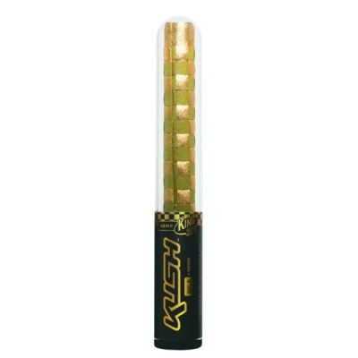 Cone para fumar com padrão xadrez dourado e verde em tubo transparente e rótulo preto.