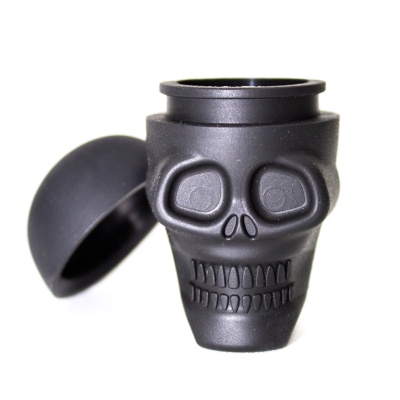 Case preto mate em forma de caveira com tampa arredondada à esquerda