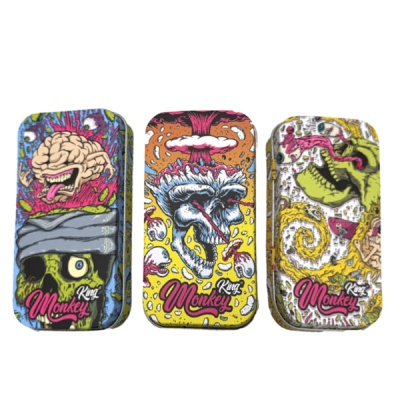 Caixas metálicas coloridas com arte de caveiras e King Monkey