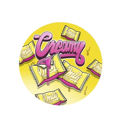 Embalagens pequenas amarelas de produto CBD com texto Only CBD e palavra Creamy em rosa