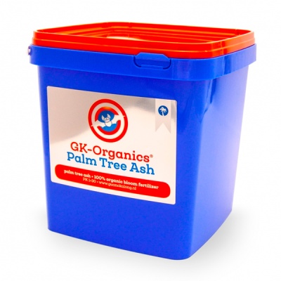 Recipiente quadrado azul com tampa laranja de fertilizante GK-Organics Palm Tree Ash