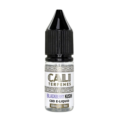 Frasco pequeno de líquido CBD para vaporizador com rótulo branco e tampa preta