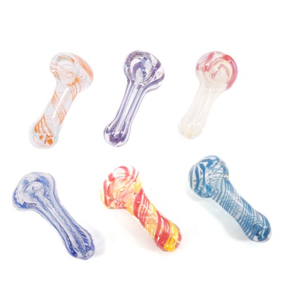 Seis cachimbos de vidro coloridos com padrões em ziguezague