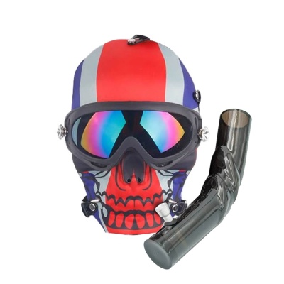 Máscara facial com design de caveira colorida e tubo de respiração