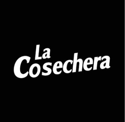 Logótipo La Cosechera em branco sobre fundo preto