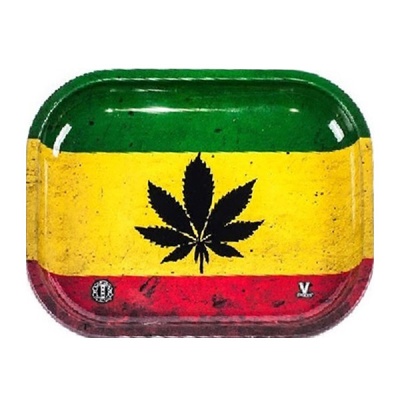 Tabuleiro de metal com folha de canábis preta nas cores verde, amarelo e vermelho