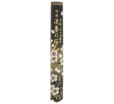 Embalagem preta com flores brancas e texto japonês dourado