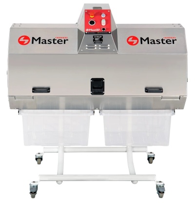 Máquina industrial Master Trimmers em metal cinzento com caixas plásticas e estrutura com rodas