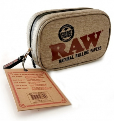 Bolsa pequena de tecido bege com o logo RAW NATURAL ROLLING PAPERS e etiqueta pendurada