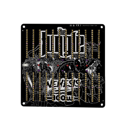Placa eletrónica preta com LEDs alinhados e desenhos brancos com texto e figuras graficamente desenhadas