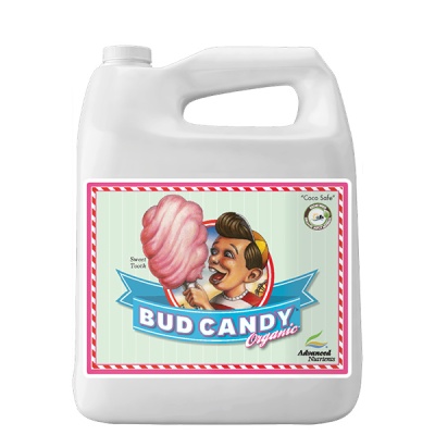 Frasco branco com rótulo colorido de BUD CANDY Organic e ilustração de menino com alguidar cor-de-rosa