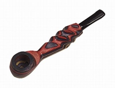 Cachimbo de madeira entalhada com boquilha preta