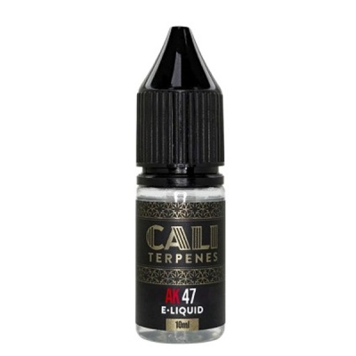 Frasco pequeno de e-liquid com tampa preta e etiqueta preta com texto e padrões dourados