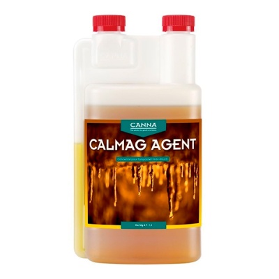 Frasco plástico translúcido com líquido amarelo e rótulo CANNA CALMAG AGENT