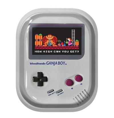 Comando retro estilo Game Boy cinzento com ecrã colorido e botões roxos