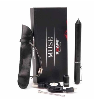Conjunto XM VAPE MUSE com caneta preta, acessórios e embalagem preta sobre fundo branco