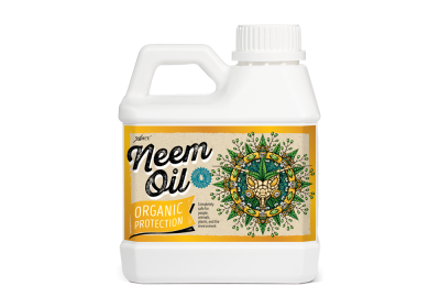 Frasco branco de óleo de Neem com rótulo amarelo e bege e ilustração natural.