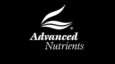 Logótipo Advanced Nutrients em fundo preto com texto e símbolo branco
