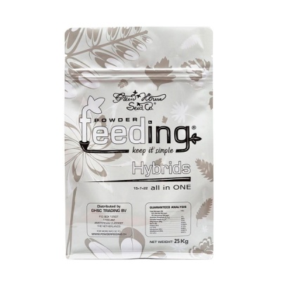 Embalagem branca com padrões florais cinza e texto do produto de alimentação para plantas Feeding Hybrids 25 Kg.