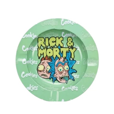 Cinzeiro verde com desenho colorido de Rick e Morty e texto