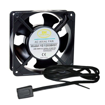 ventoinha axial preta com etiqueta branca e cabo preto