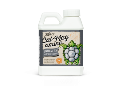 Frasco branco com rótulo Cal-Mag amino e ilustração com folhas verdes