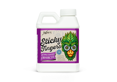 Frasco branco com rótulo roxo e bege com máscara verde ilustrada e texto Sticky Fingers