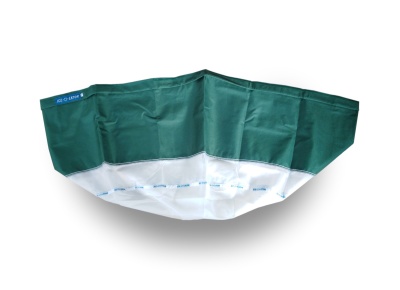Saco de tecido verde e branco com inscrições ICE-O-LATOR
